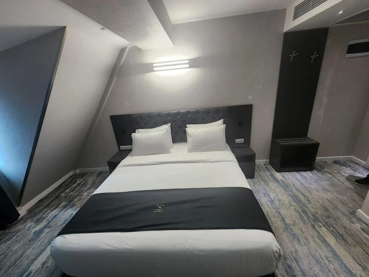 T I F L I S Hotel Tbilisi