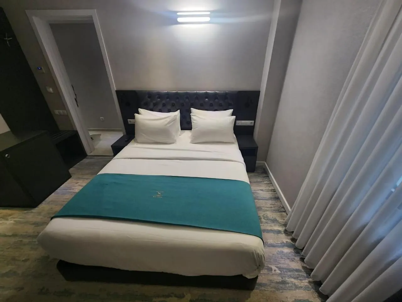T I F L I S Hotel Tbilisi