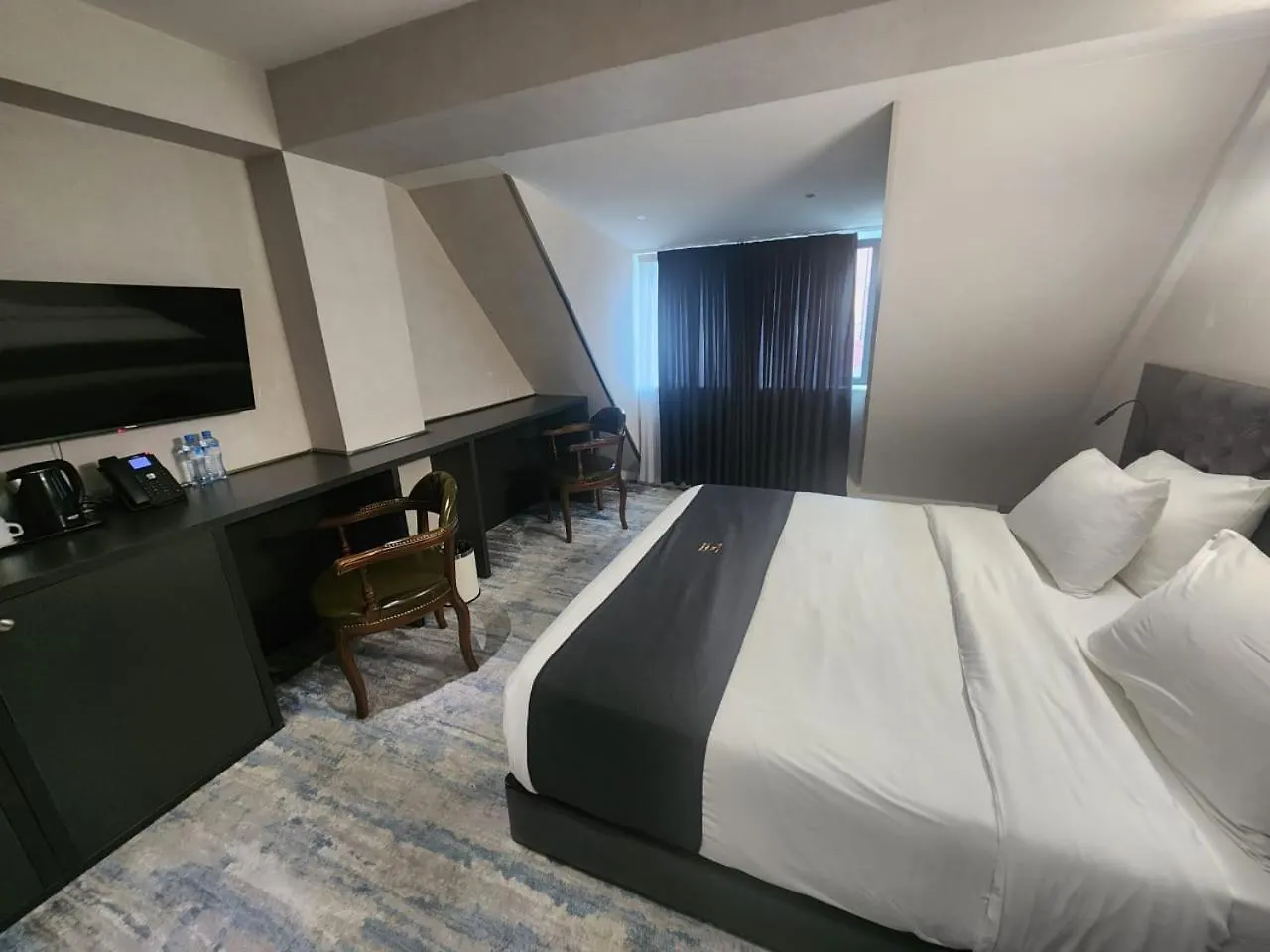 T I F L I S Hotel Tbilisi